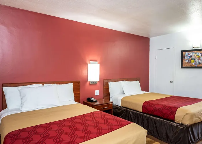 Econo Hotel 2*