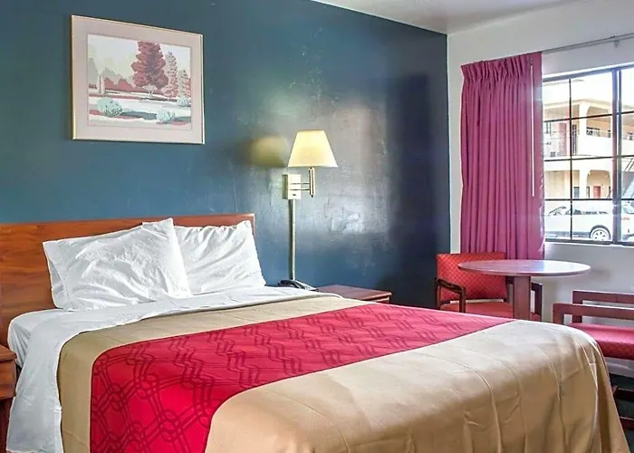 Econo Hotel 2*